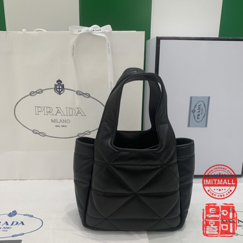 prada_xxxxx_big_00002.jpg