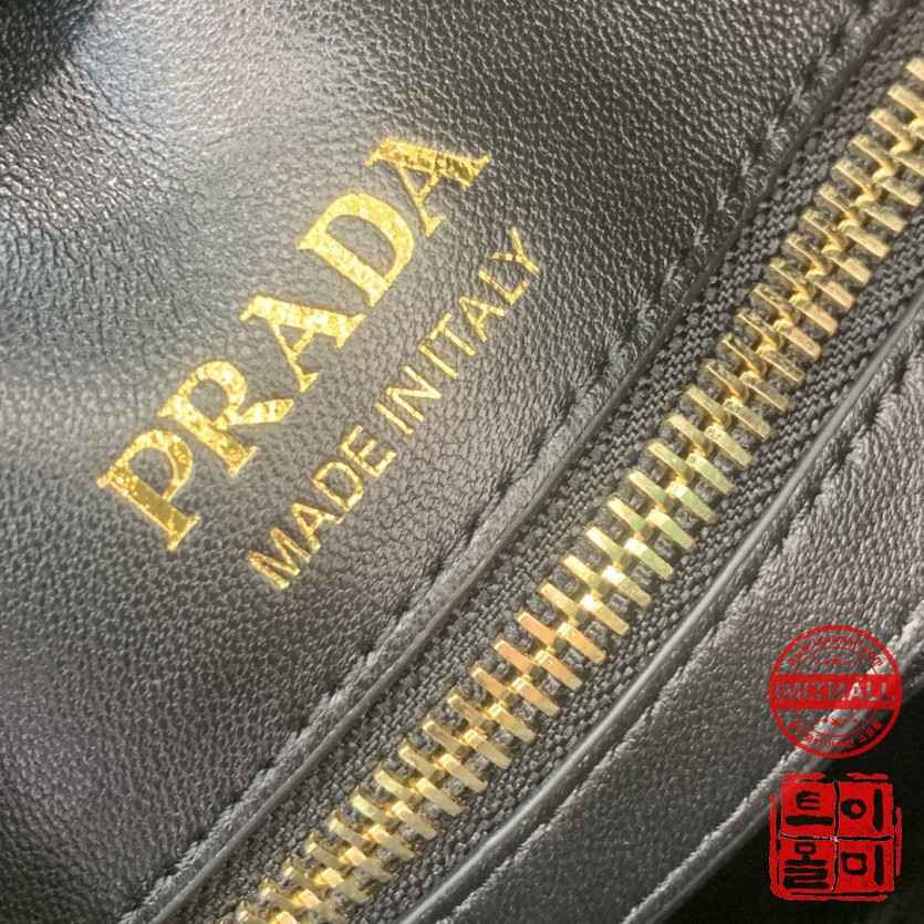 prada_xxxxx_big_00015.jpg