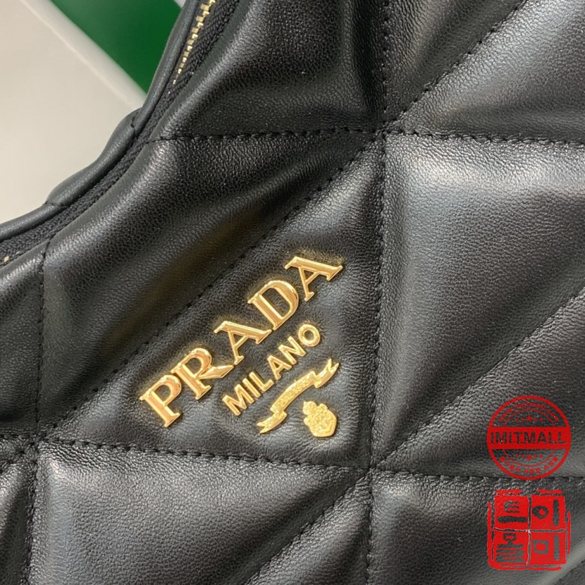 prada_xxxxx_big_00002.jpg