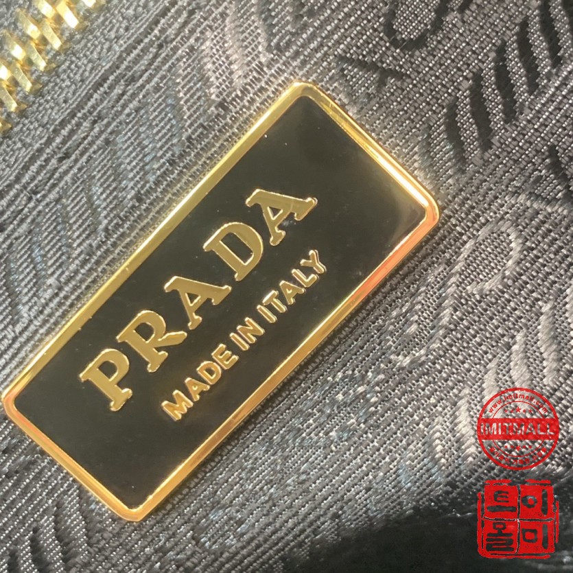 prada_xxxxx_big_00003.jpg