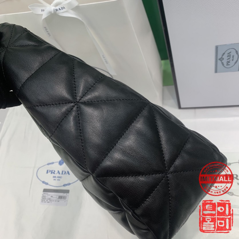 prada_xxxxx_big_00005.jpg
