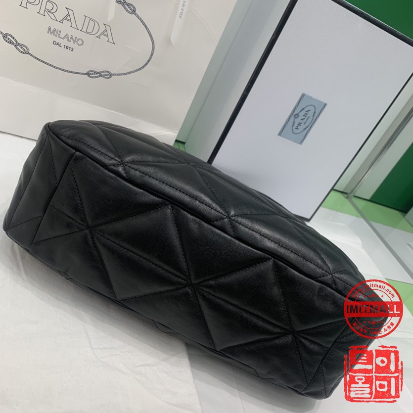 prada_xxxxx_big_00009.jpg