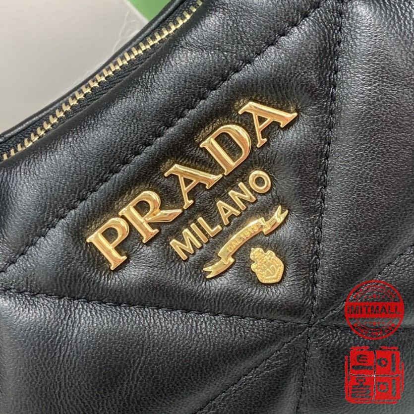 prada_xxxxx_big_00002.jpg