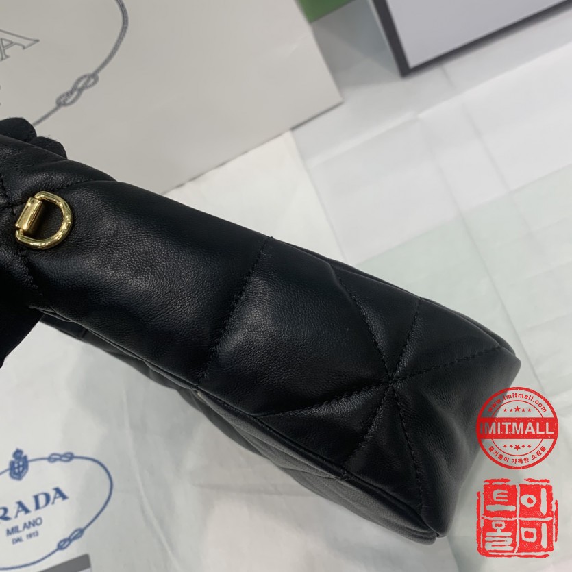 prada_xxxxx_big_00004.jpg