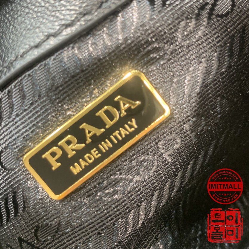 prada_xxxxx_big_00006.jpg