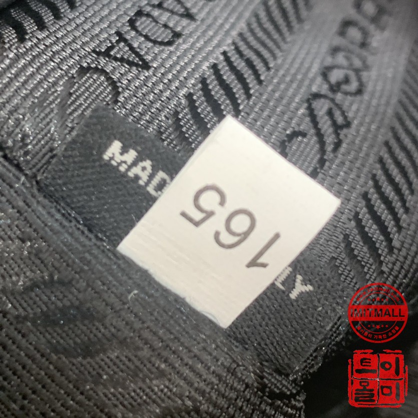 prada_xxxxx_big_00008.jpg
