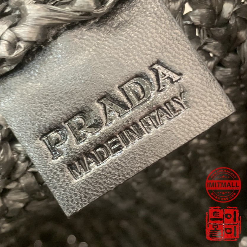 prada_xxxxx_big_00004.jpg