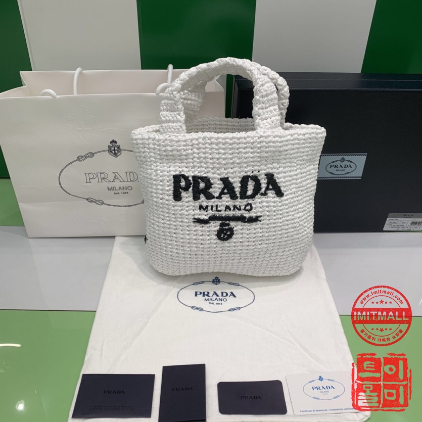 prada_xxxxx_big_00001.jpg