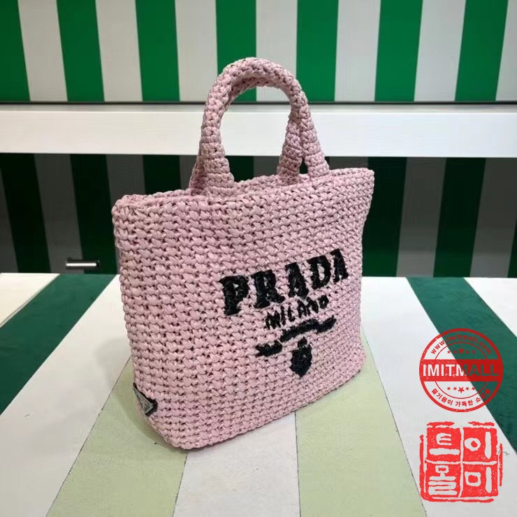 prada_xxxxx_big_00002.jpg