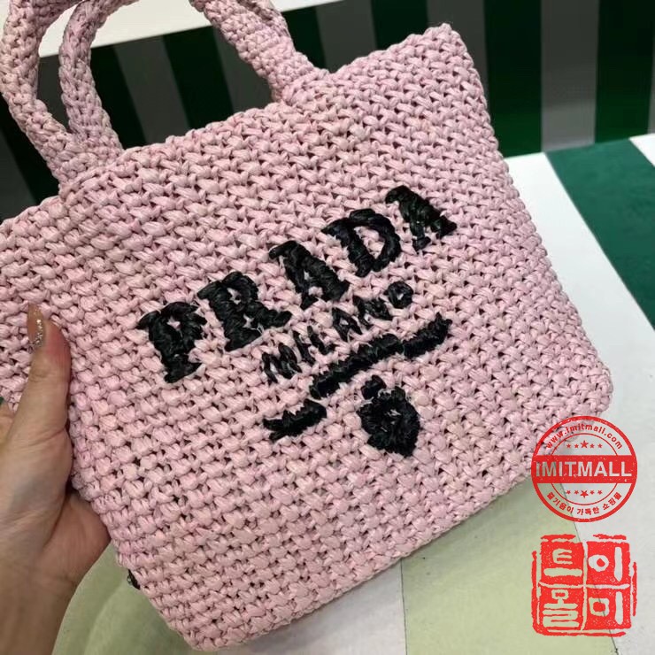 prada_xxxxx_big_00004.jpg