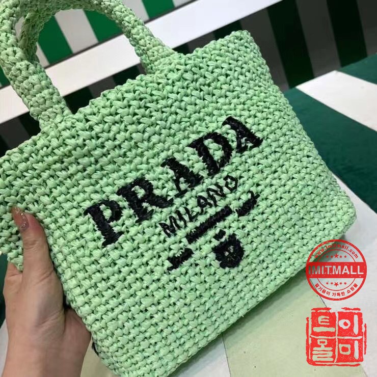 prada_xxxxx_big_00003.jpg