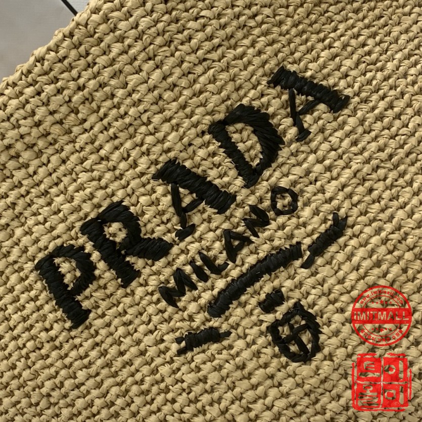 prada_xxxxx_big_00011.jpg