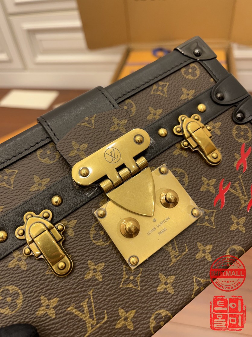 louis_vuitton_xxxxx_big_00015.jpg