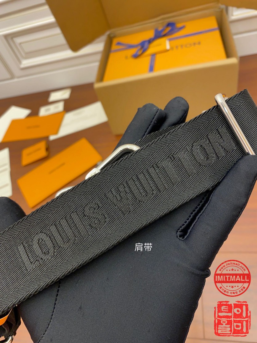 louis_vuitton_xxxxx_big_00006.jpg