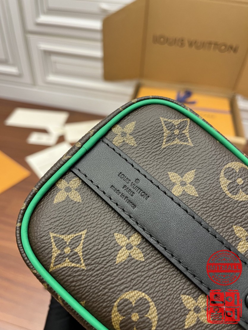 louis_vuitton_xxxxx_big_00010.jpg