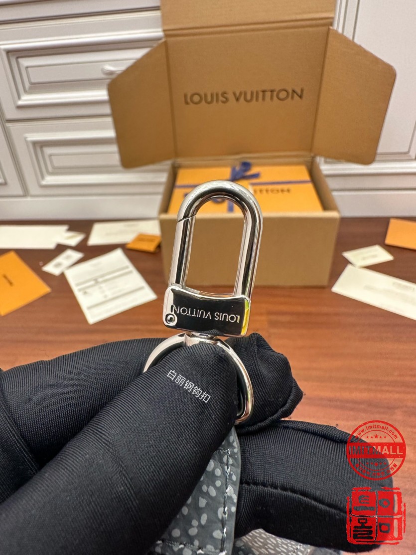 louis_vuitton_xxxxx_big_00008.jpg