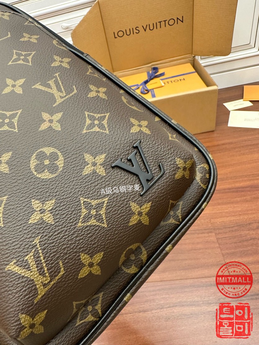 louis_vuitton_xxxxx_big_00009.jpg