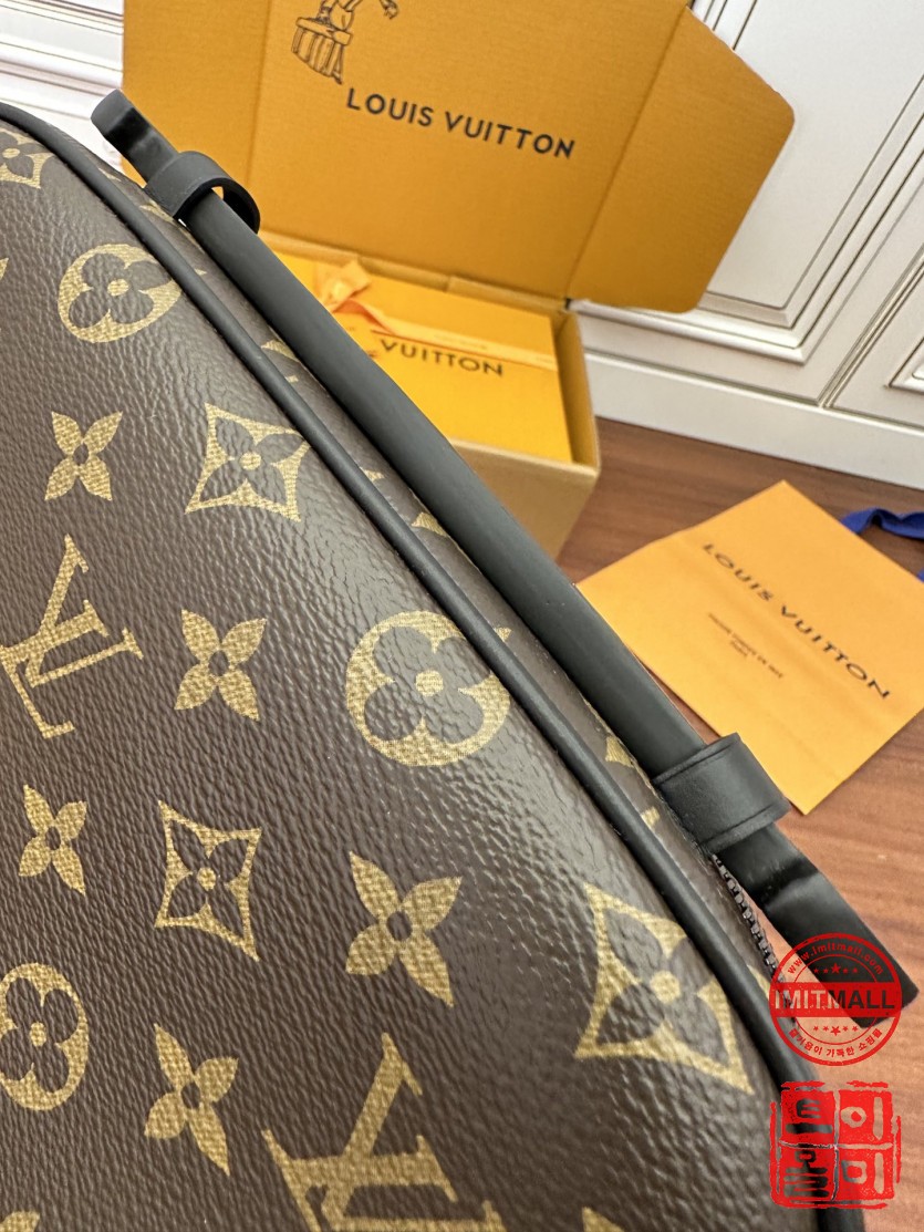 louis_vuitton_xxxxx_big_00008.jpg