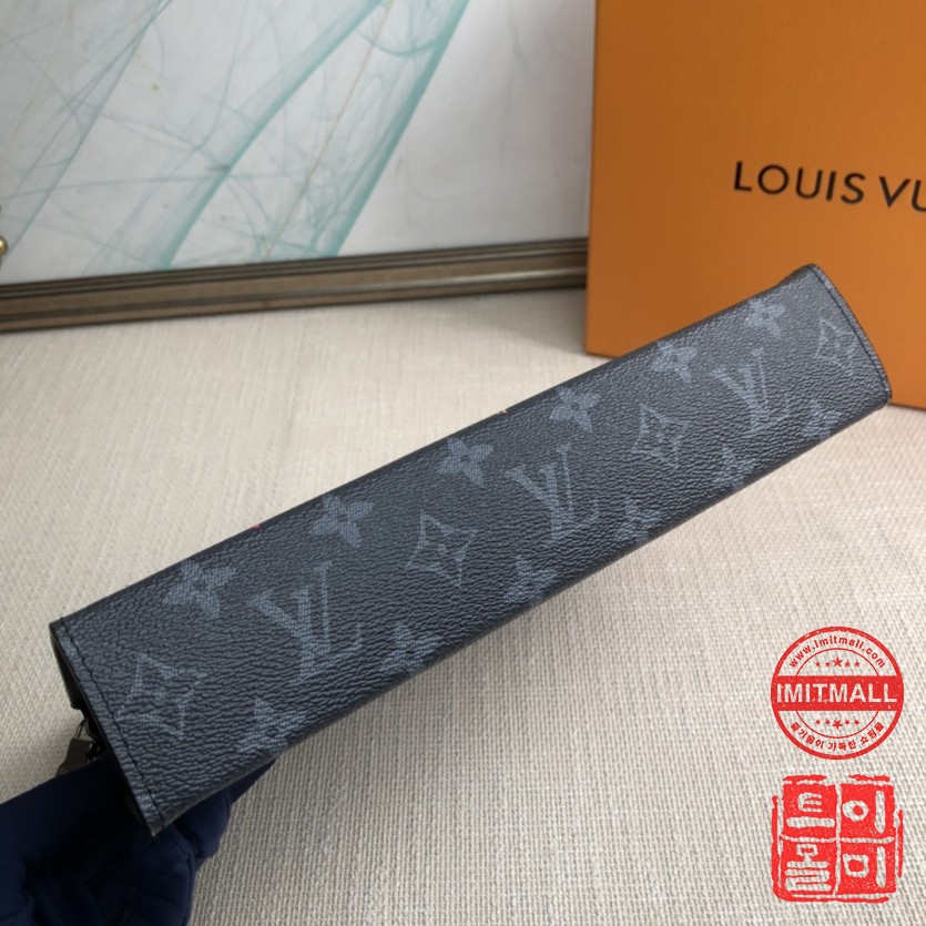 louis_vuitton_xxxxx_big_00005.jpg