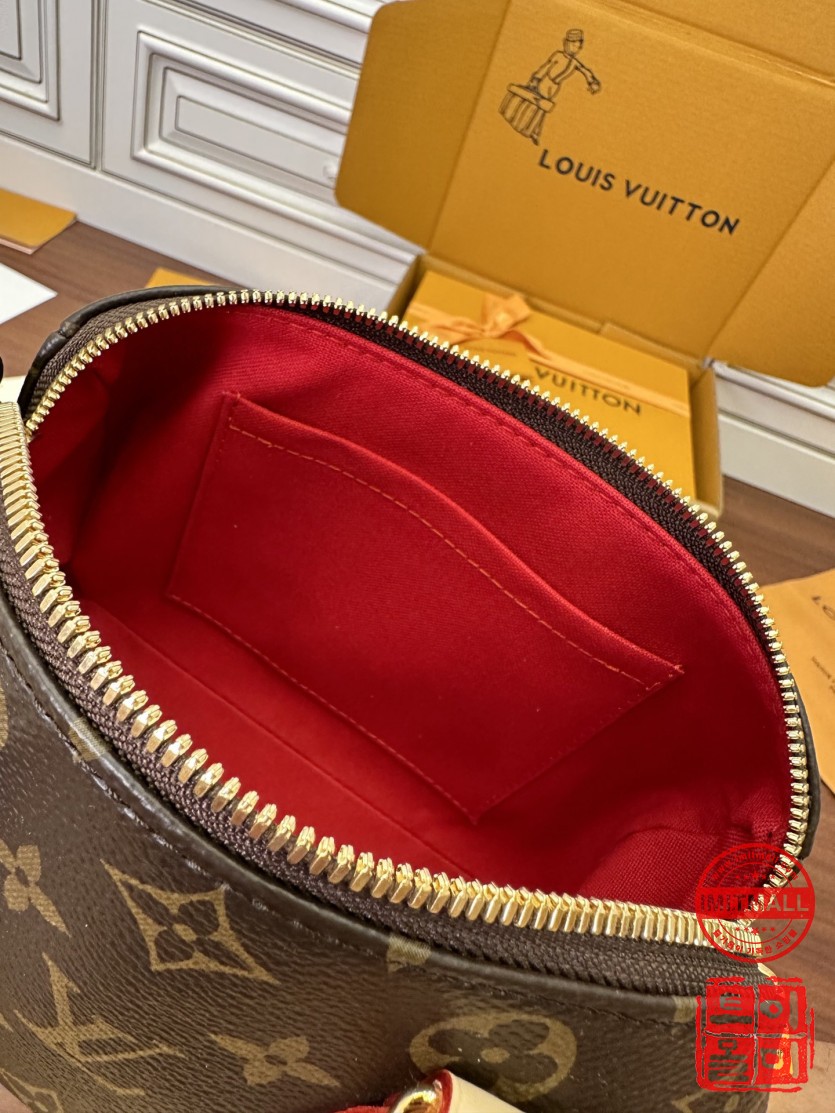 louis_vuitton_xxxxx_big_00010.jpg