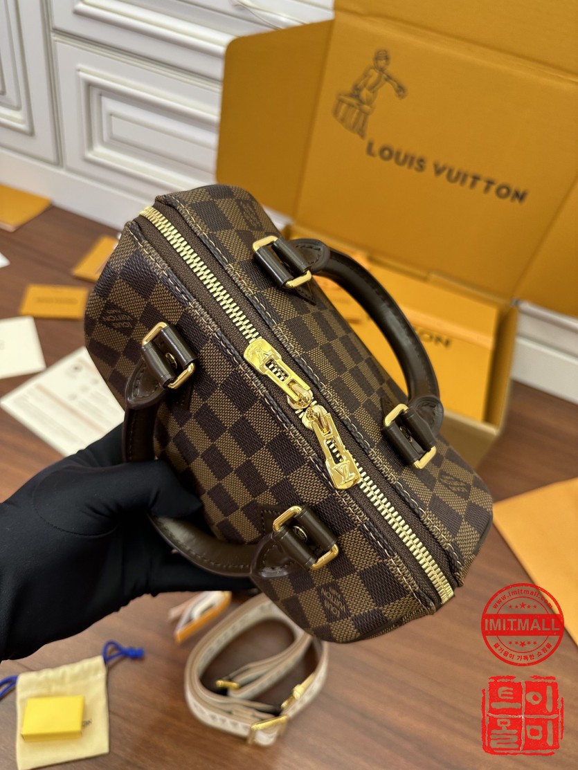 louis_vuitton_xxxxx_big_00010.jpg