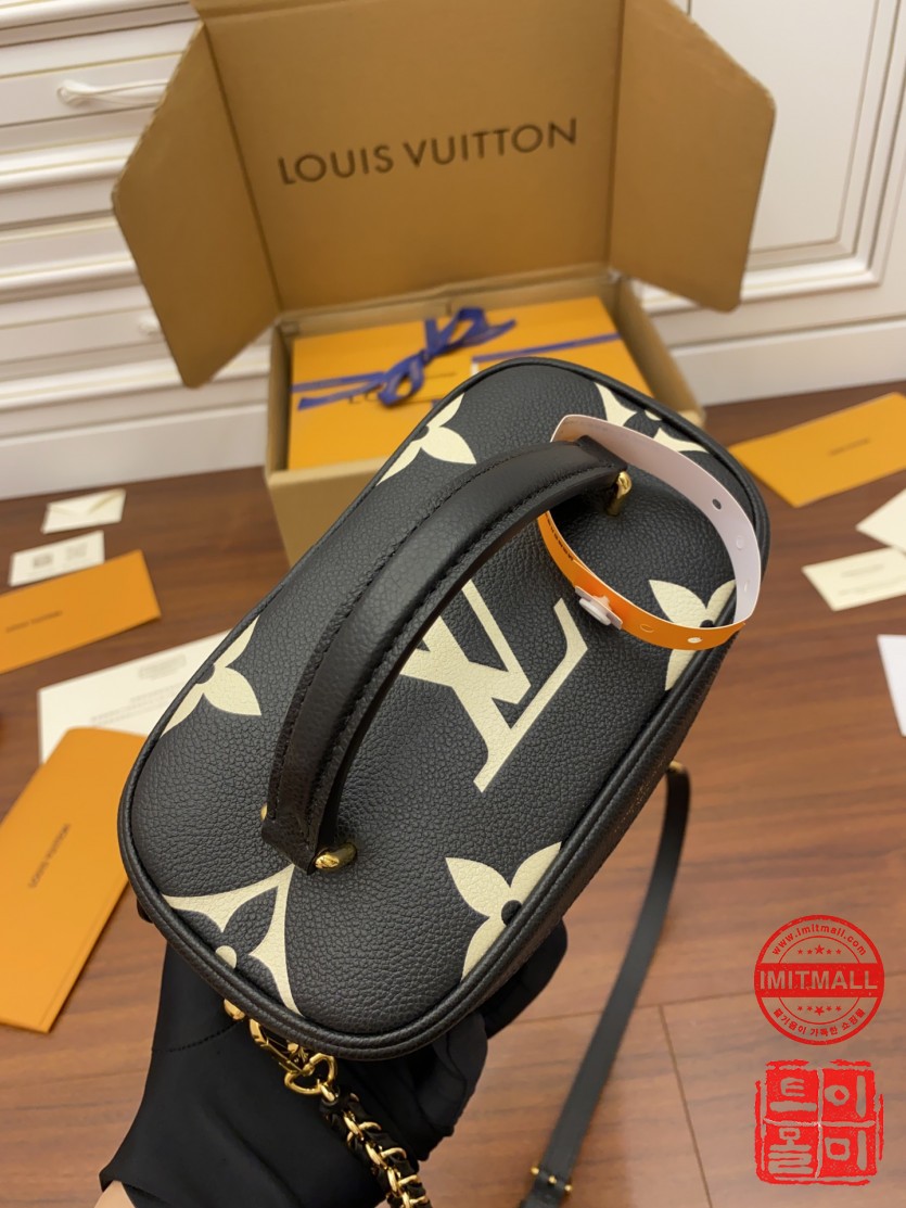 louis_vuitton_xxxxx_big_00011.jpg