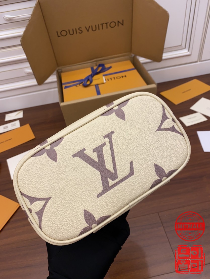 louis_vuitton_xxxxx_big_00013.jpg