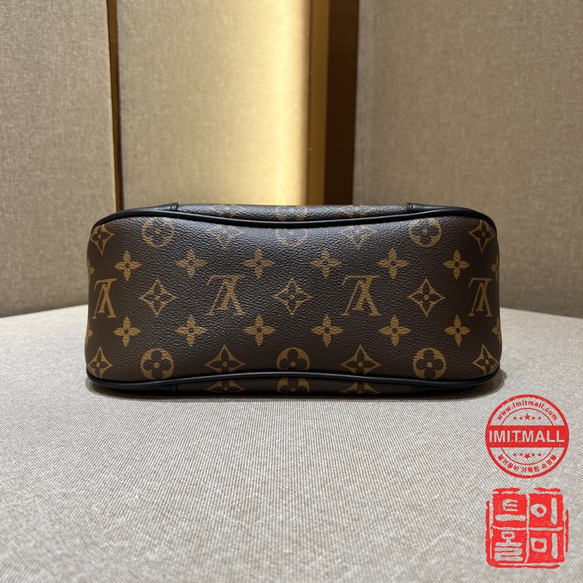 louis_vuitton_xxxxx_big_00005.jpg