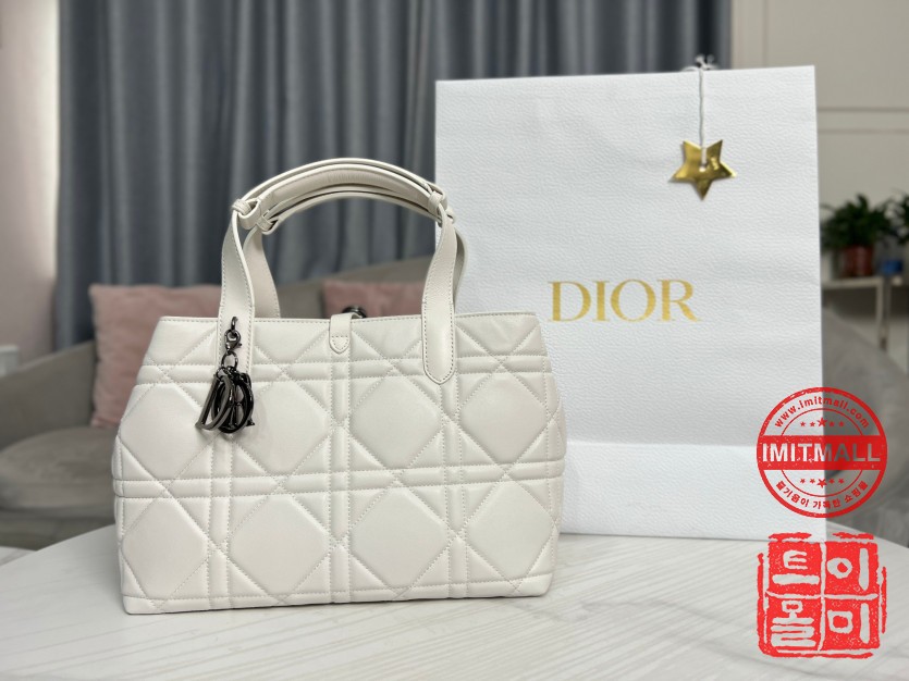 dior_xxxxx_big_00001.jpg