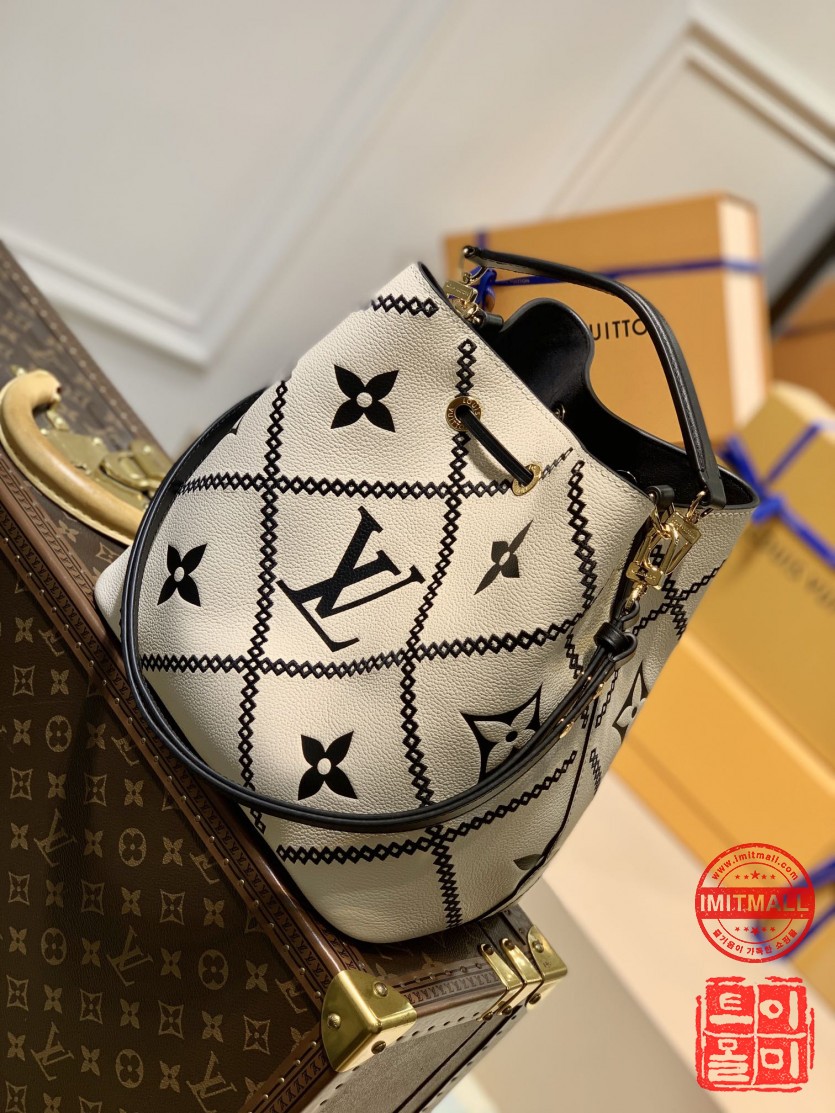 louis_vuitton_xxxxx_big_00002.jpg