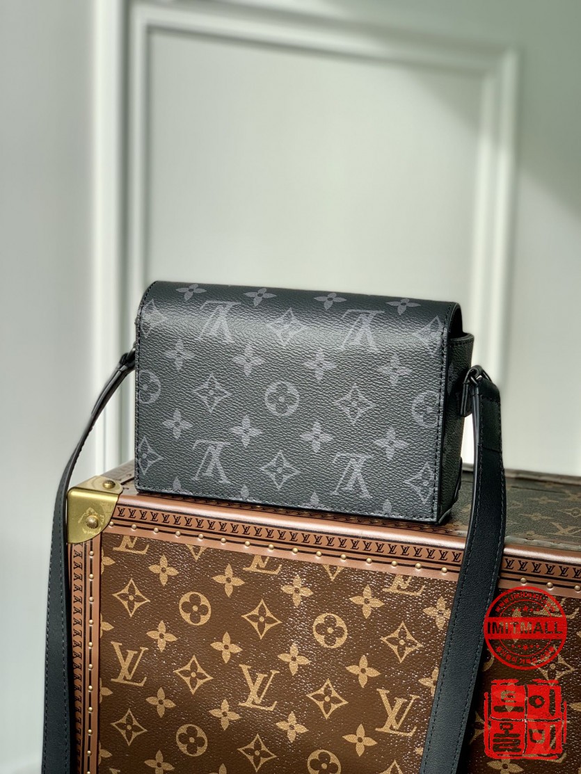 louis_vuitton_xxxxx_big_00002.jpg