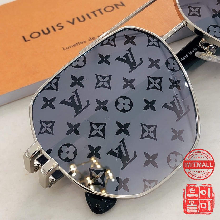 louis_vuitton_xxxxx_big_00008.jpg