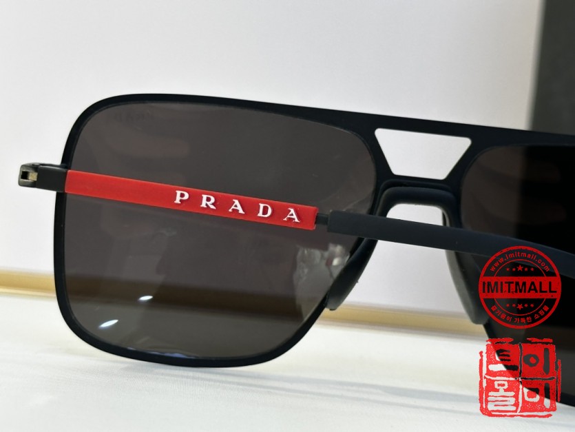 prada_xxxxx_big_00008.jpg