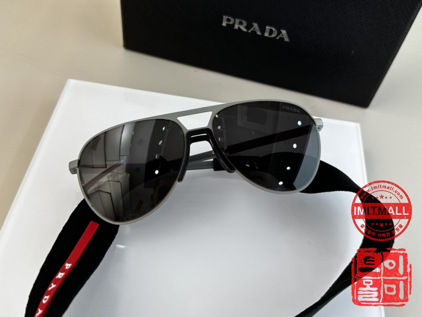 prada_xxxxx_big_00001.jpg