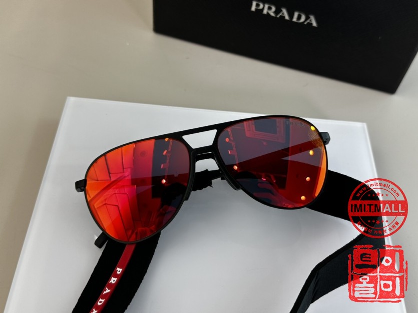 prada_xxxxx_big_00001.jpg