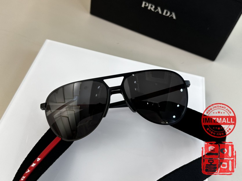 prada_xxxxx_big_00001.jpg