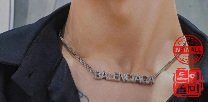 balenciaga_xxxxx_big_00007.jpg