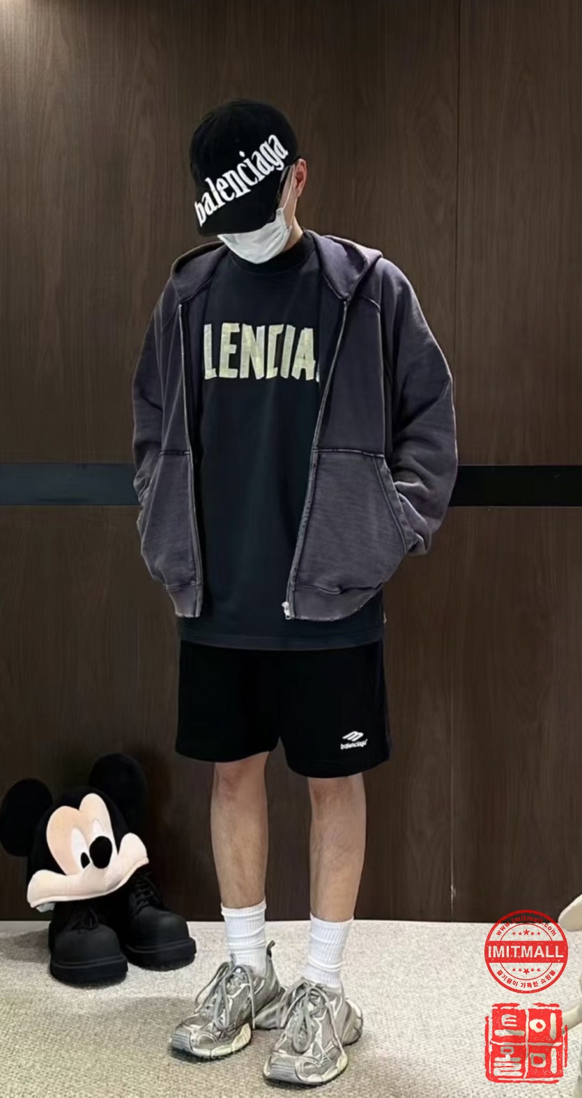 balenciaga_xxxxx_big_00015.jpg