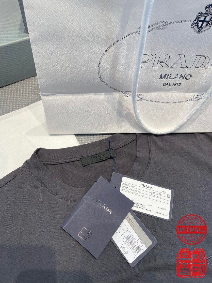 prada_xxxxx_big_00003.jpg