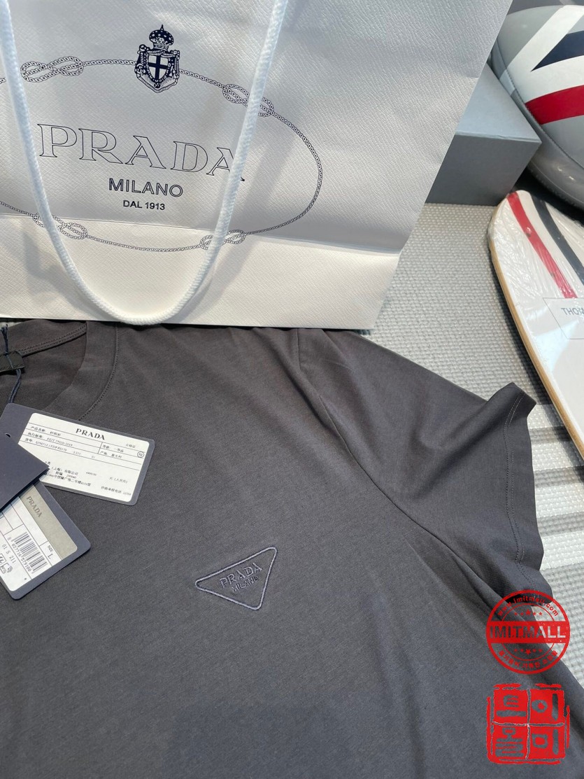 prada_xxxxx_big_00004.jpg