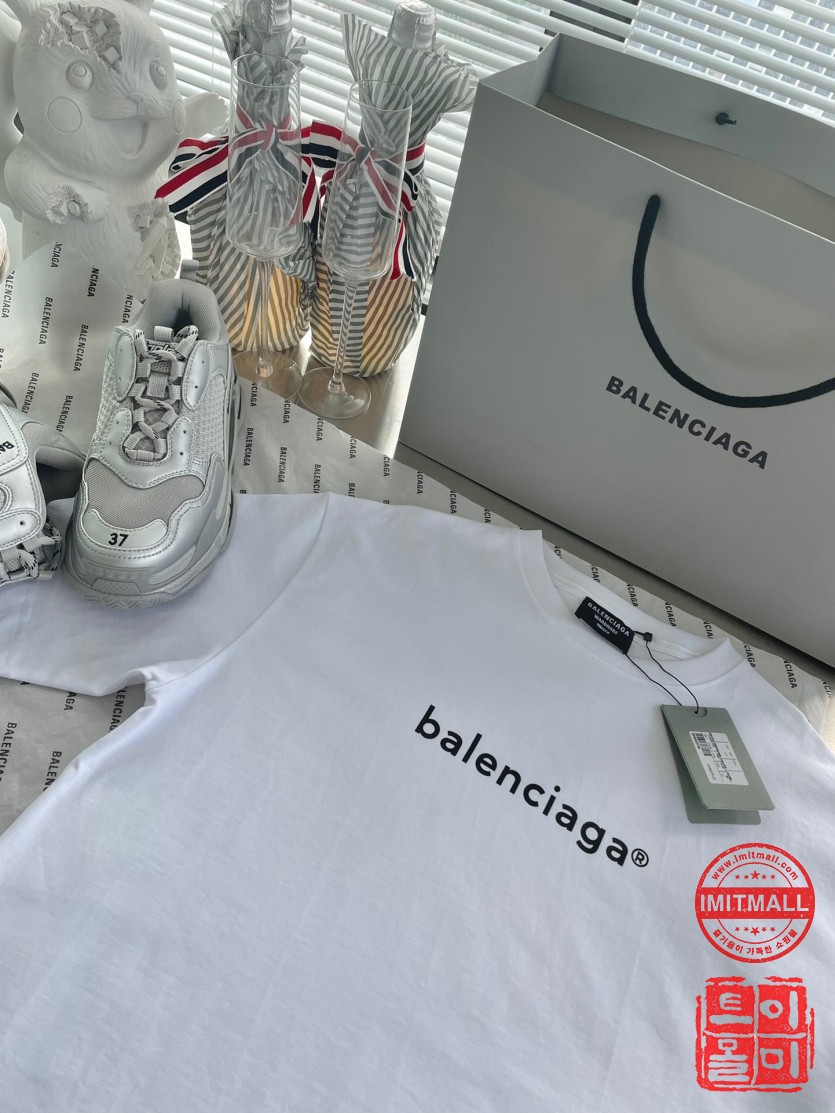 balenciaga_xxxxx_big_00002.jpg