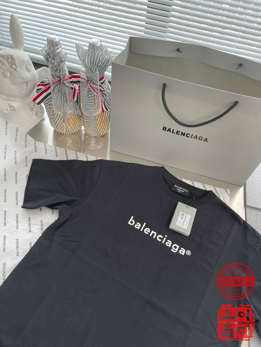 balenciaga_xxxxx_big_00002.jpg