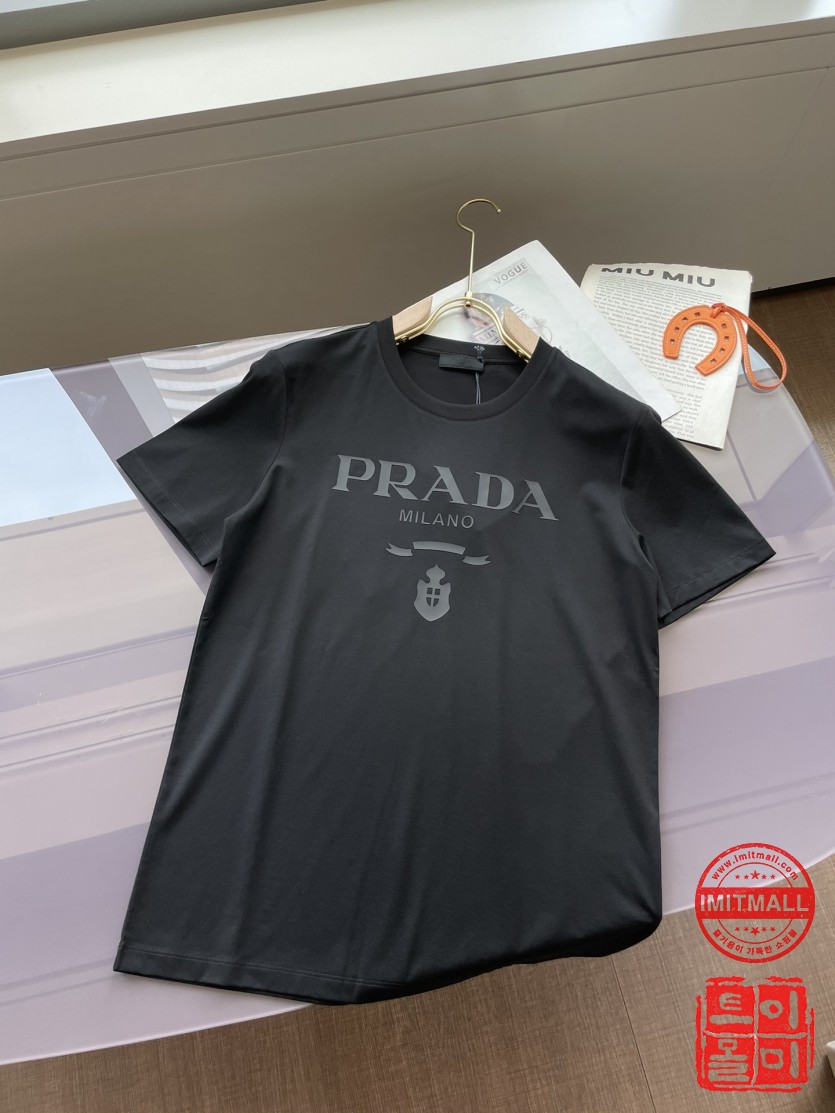 prada_xxxxx_big_00002.jpg