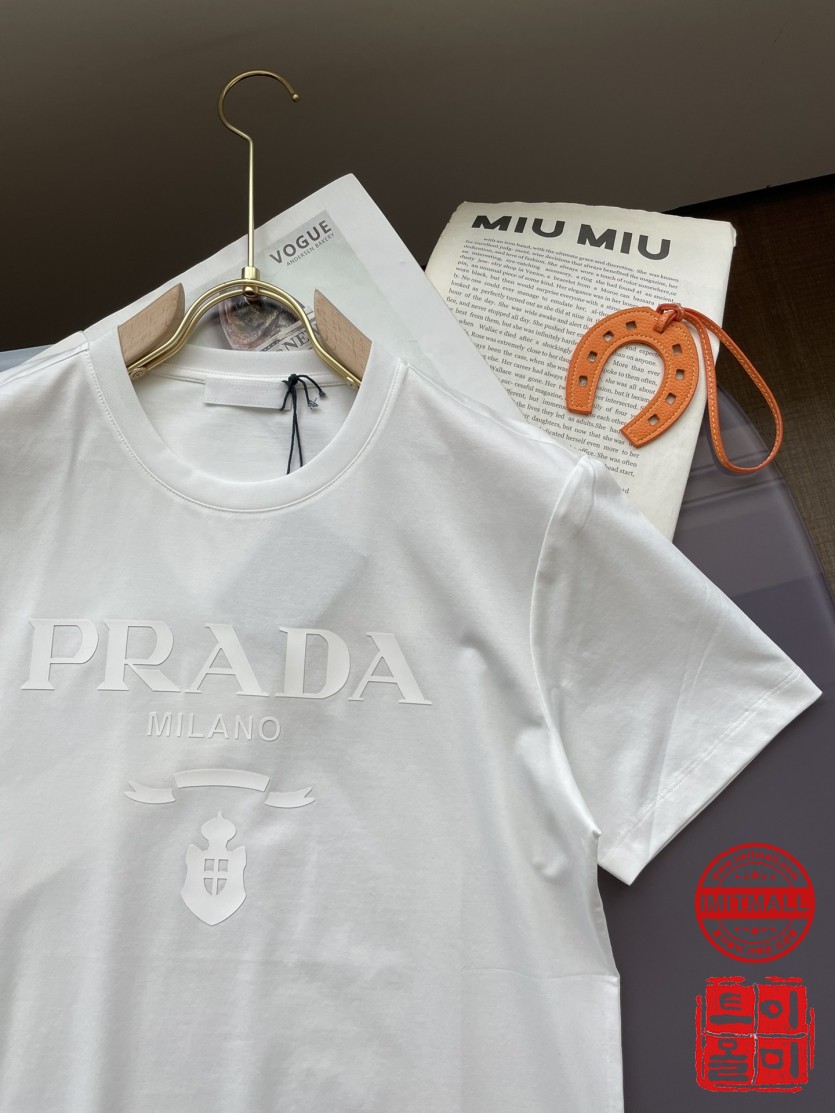 prada_xxxxx_big_00005.jpg