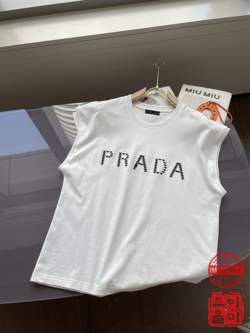 prada_xxxxx_big_00004.jpg