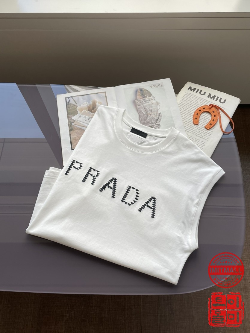 prada_xxxxx_big_00008.jpg