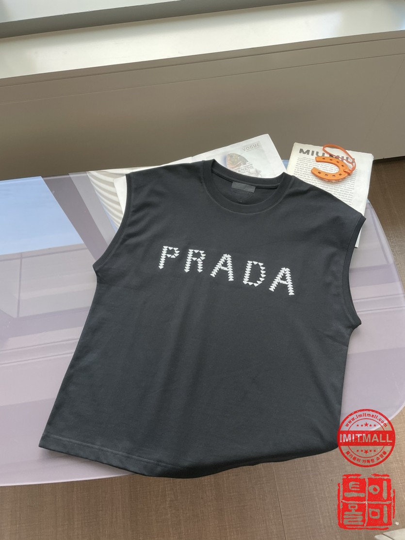 prada_xxxxx_big_00004.jpg