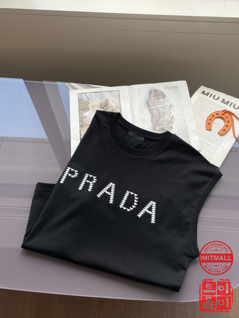 prada_xxxxx_big_00008.jpg