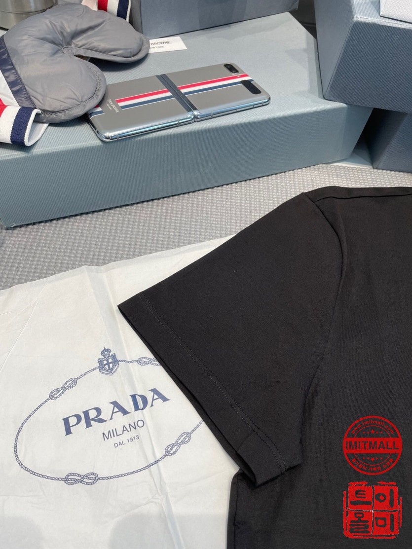 prada_xxxxx_big_00018.jpg