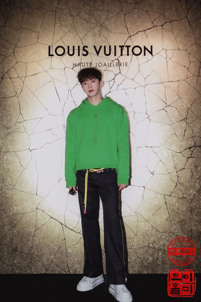 louis_vuitton_xxxxx_big_00010.jpg